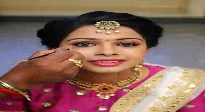 Bridal Makeup Artist Vijay in Vadapalani, Chennai
