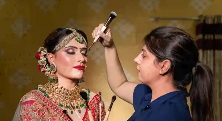 Ravi Bridal Makeup Artist in Christianpally, Mahabubnagar