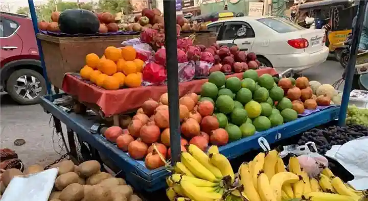 Fruit Dealers in Miryalaguda  : Kaleem Fruits Shop in Sagar Road