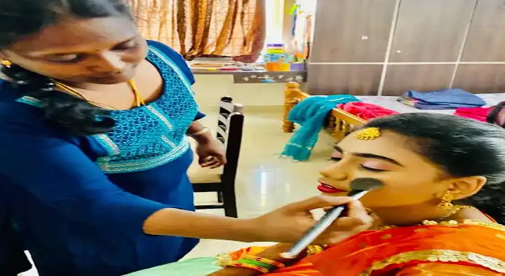 Srinithi Bridal Makeup Artist in Gandhi Nagar, Tirupur