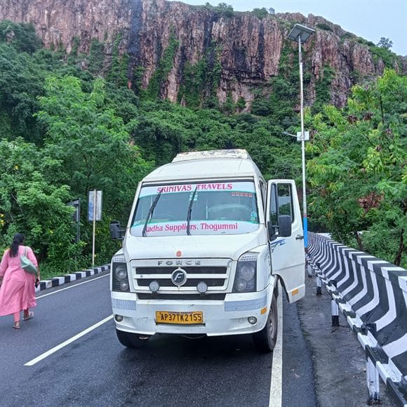 srinivasa cars and tourist bus travels rajamahendravaram in east godavari - Photo No.7