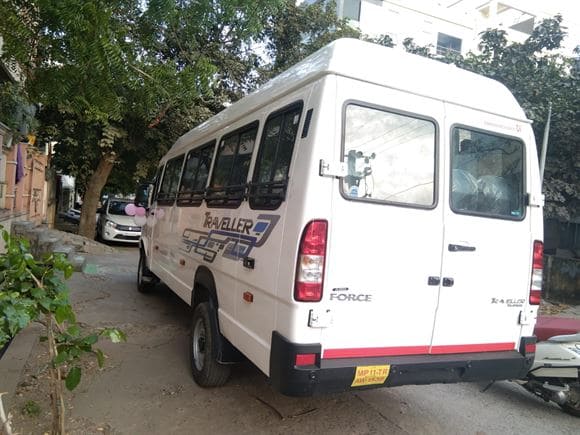 srinivasa cars and tourist bus travels rajamahendravaram in east godavari - Photo No.1