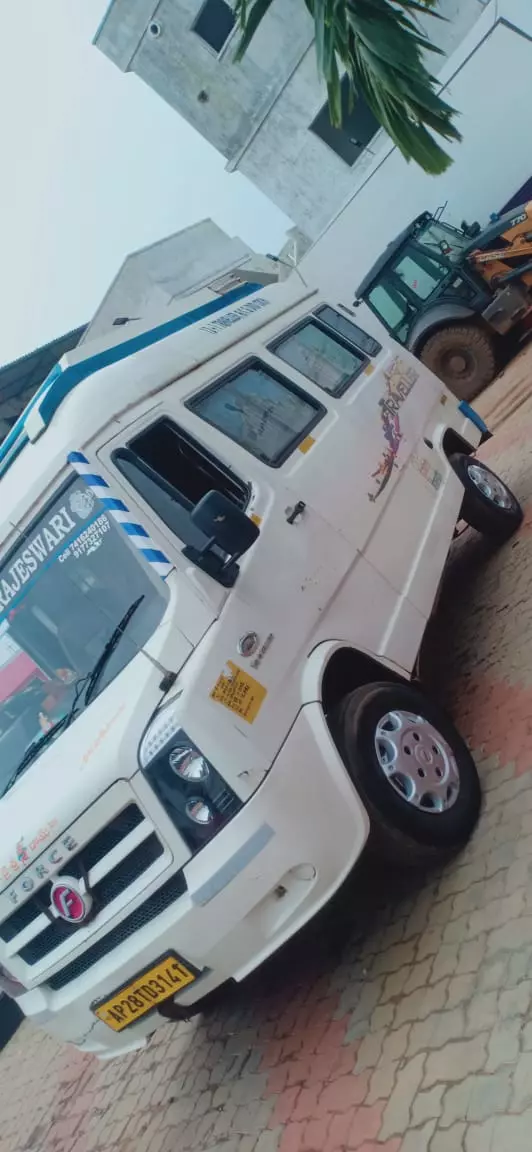 lucky travels bus stand in kavali - Photo No.7