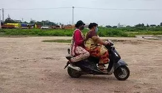 sri sharada scooty driving school mills colony in warangal - Photo No.11