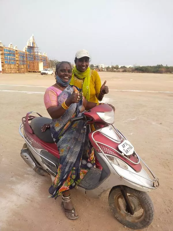 sri sharada scooty driving school mills colony in warangal - Photo No.21