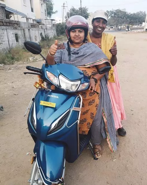 sri sharada scooty driving school mills colony in warangal - Photo No.3