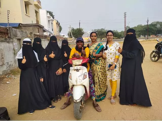 sri sharada scooty driving school mills colony in warangal - Photo No.19