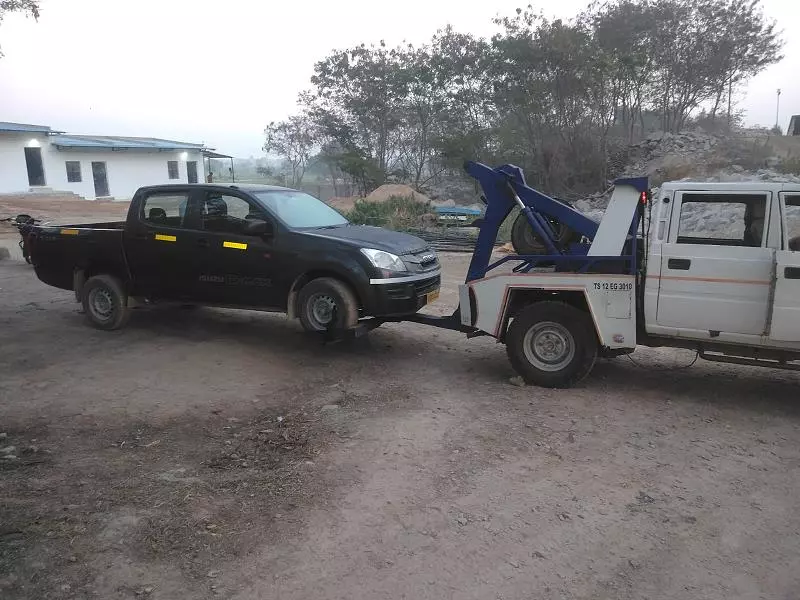 city car towing service bhuvanagiri town in yadadri bhuvanagiri - Photo No.1