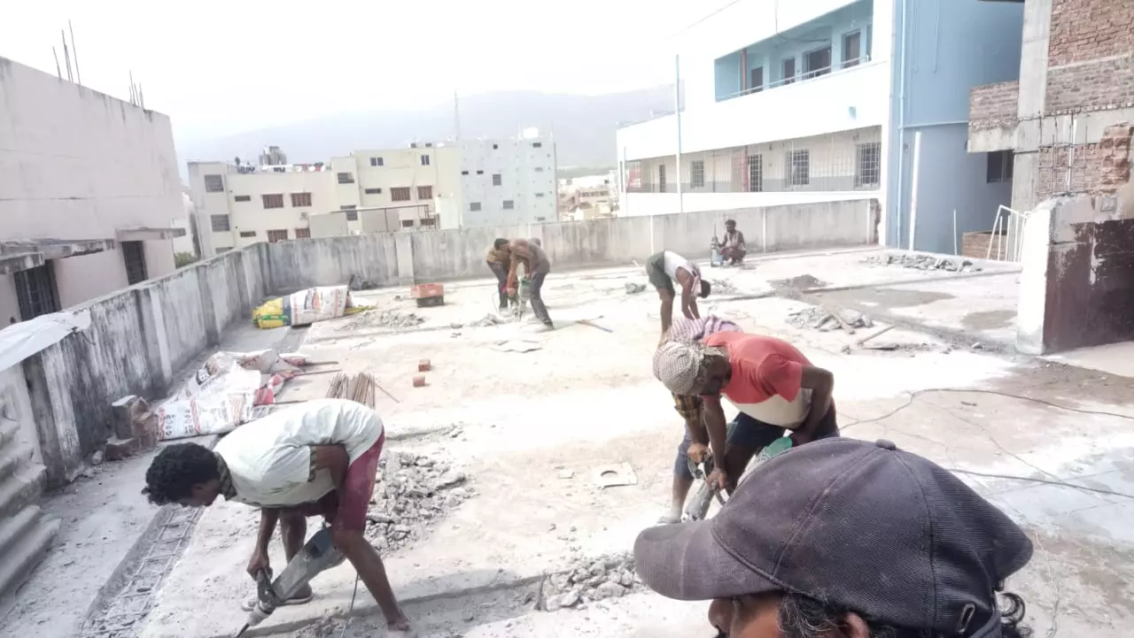 lakshmi venkateswara building demolation works ji car veedhi in tirupati - Photo No.10