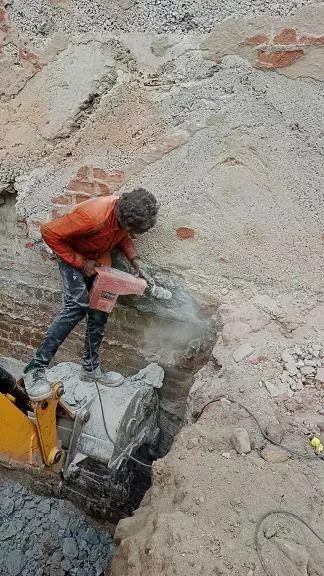 lakshmi venkateswara building demolation works ji car veedhi in tirupati - Photo No.8