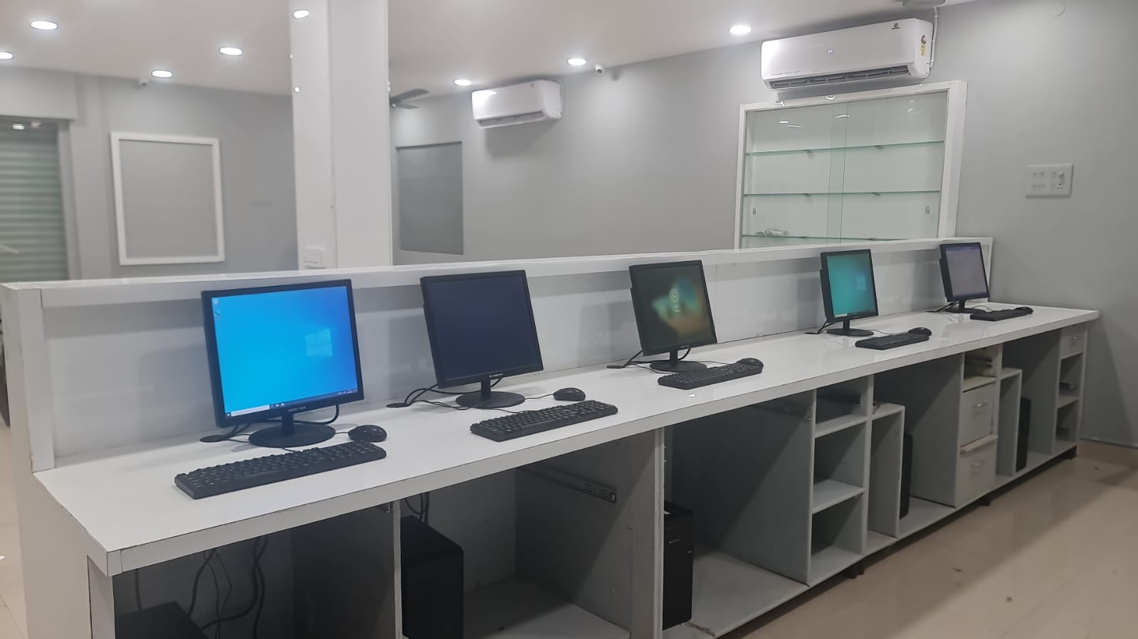 one plus authorised service centre arundalpet in vijayawada - Photo No.6