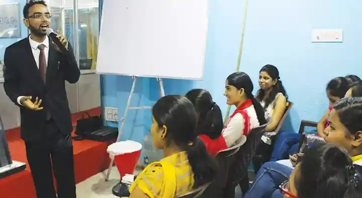 Pragna spoken english institute in Ganesh Nagar