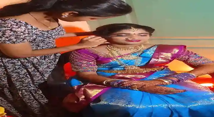 Ayesha Bridal Makeup Artist in Manasa Nagar
